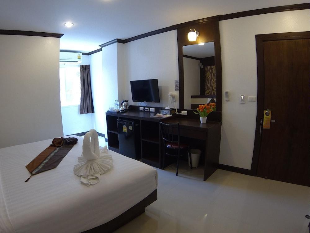 Готель Patong Mansion - Sha Certified Екстер'єр фото